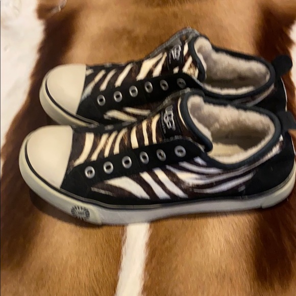 UGG - Picture 3 of 10